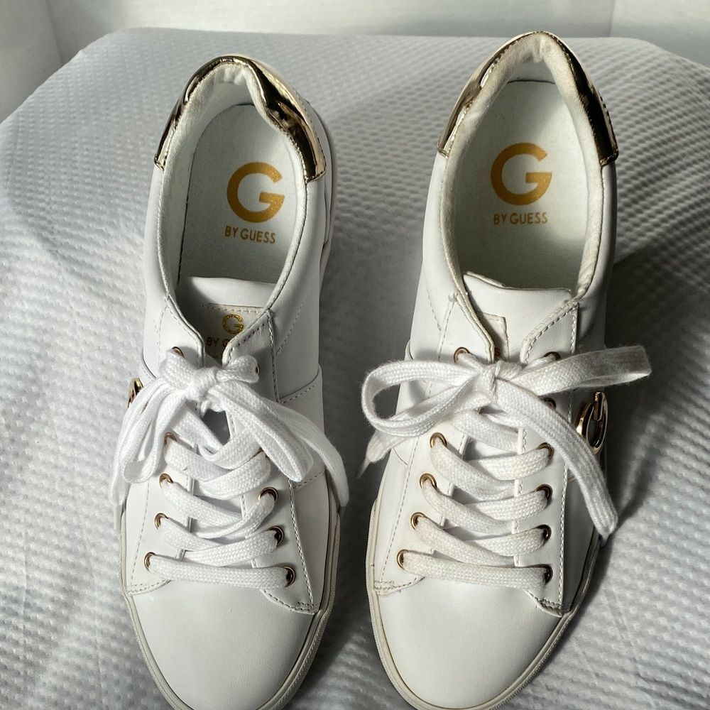 G by Guess White Sneakers with Gold Heel Accent Super Cute Women’s Size 11M NWOT - Picture 2 of 9
